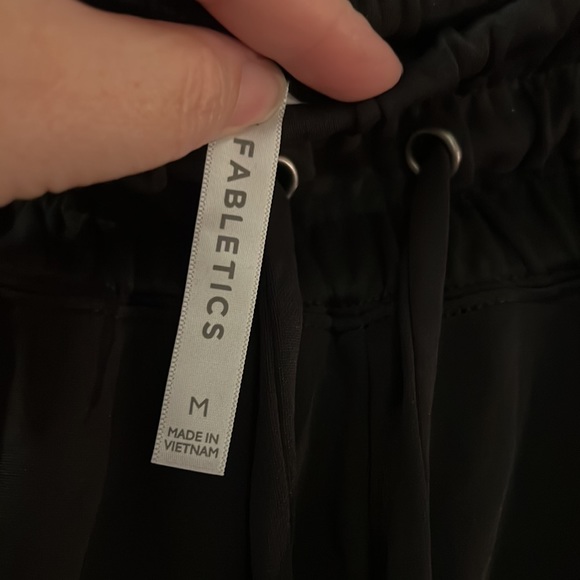 Fabletics black Blaine Harem pull on Pant II SZ M NWT workout pants comfortable - Picture 4 of 15